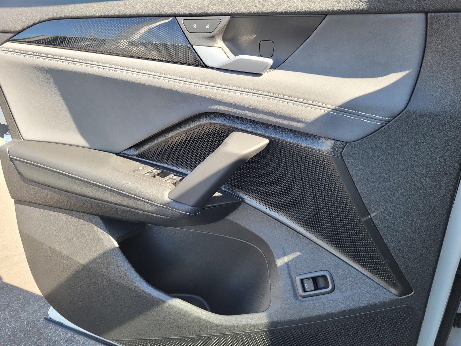New 2026 White/off-white Volkswagen 2.0T SE image 9