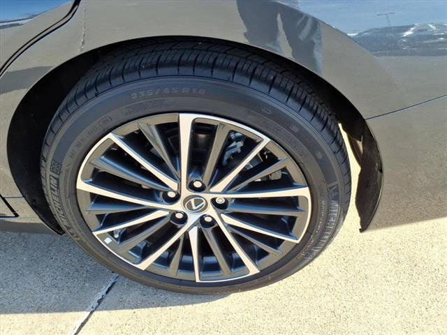 2025 Lexus ES Hybrid 300h - Photo 20