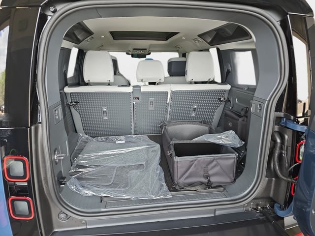 New 2026 Tasman Blue Land Rover X-Dynamic SE image 10