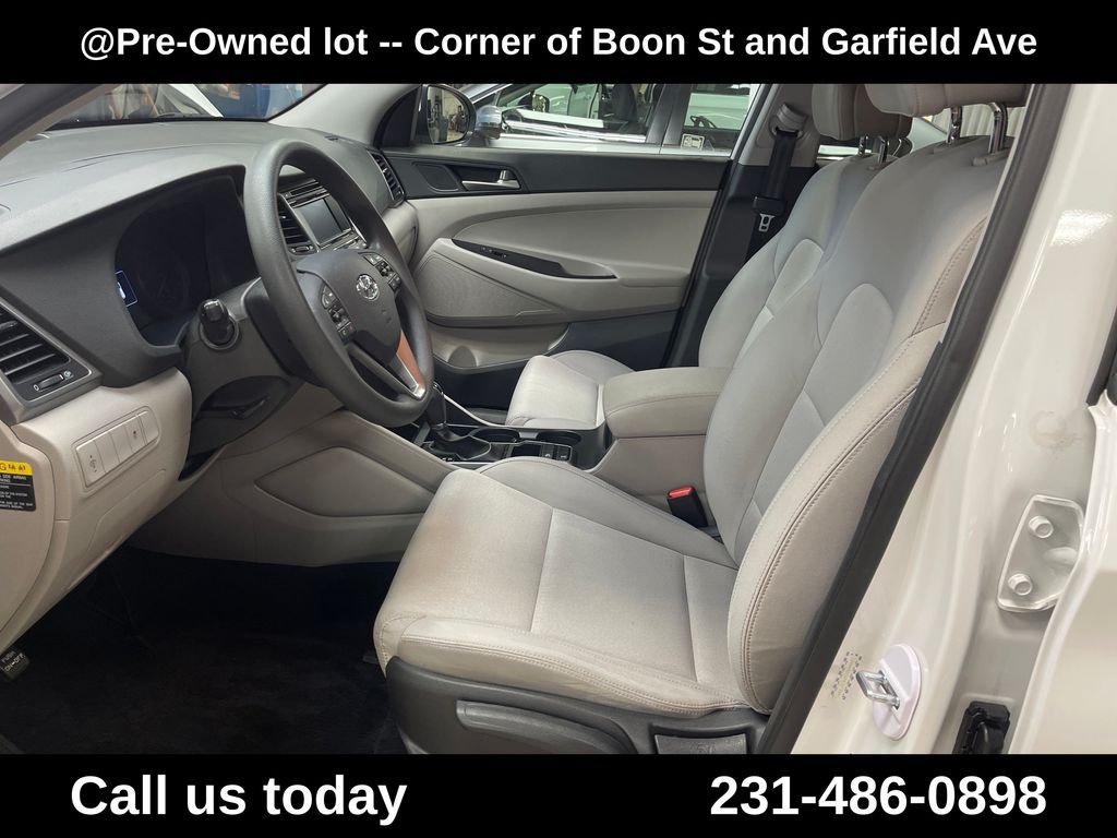 Used 2018 White Hyundai SE image 14