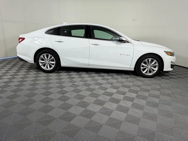 Used 2024 White Chevrolet LT image 8
