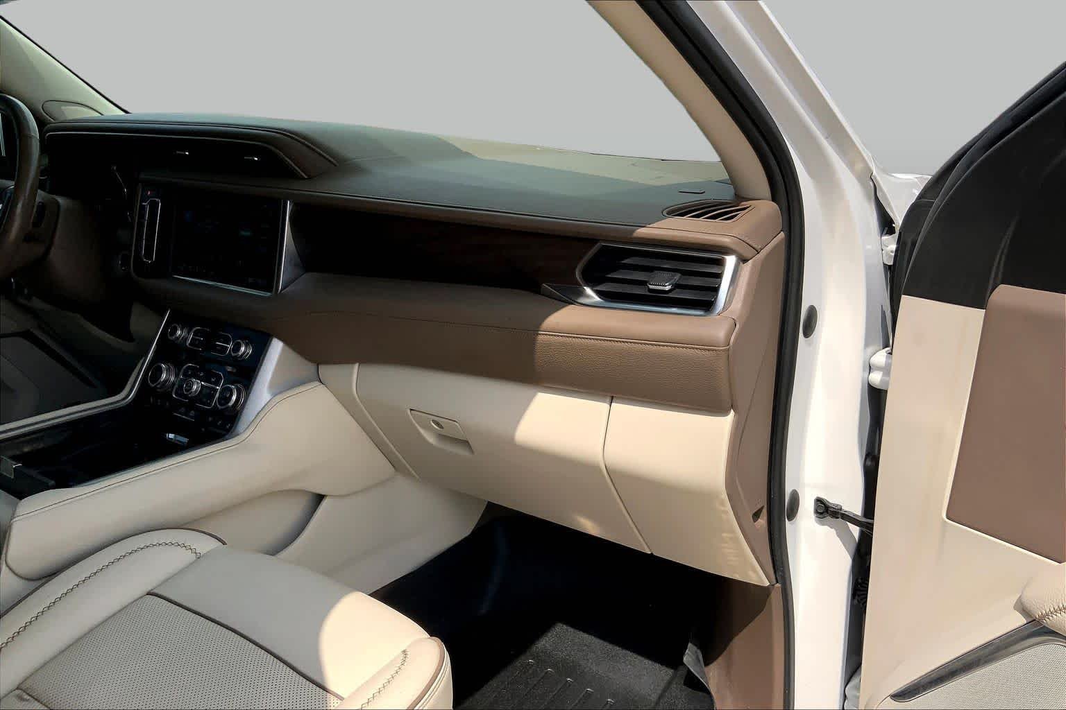 Used 2021 WHITE FROST TRICOAT GMC Denali image 19
