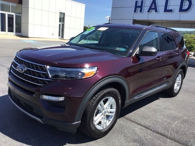 Certified Used 2022 Jewel Red Metallic Ford XLT image 2