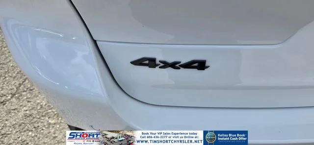 New 2026 Bright White Clear-Coat Exterior Paint Jeep Altitude image 9