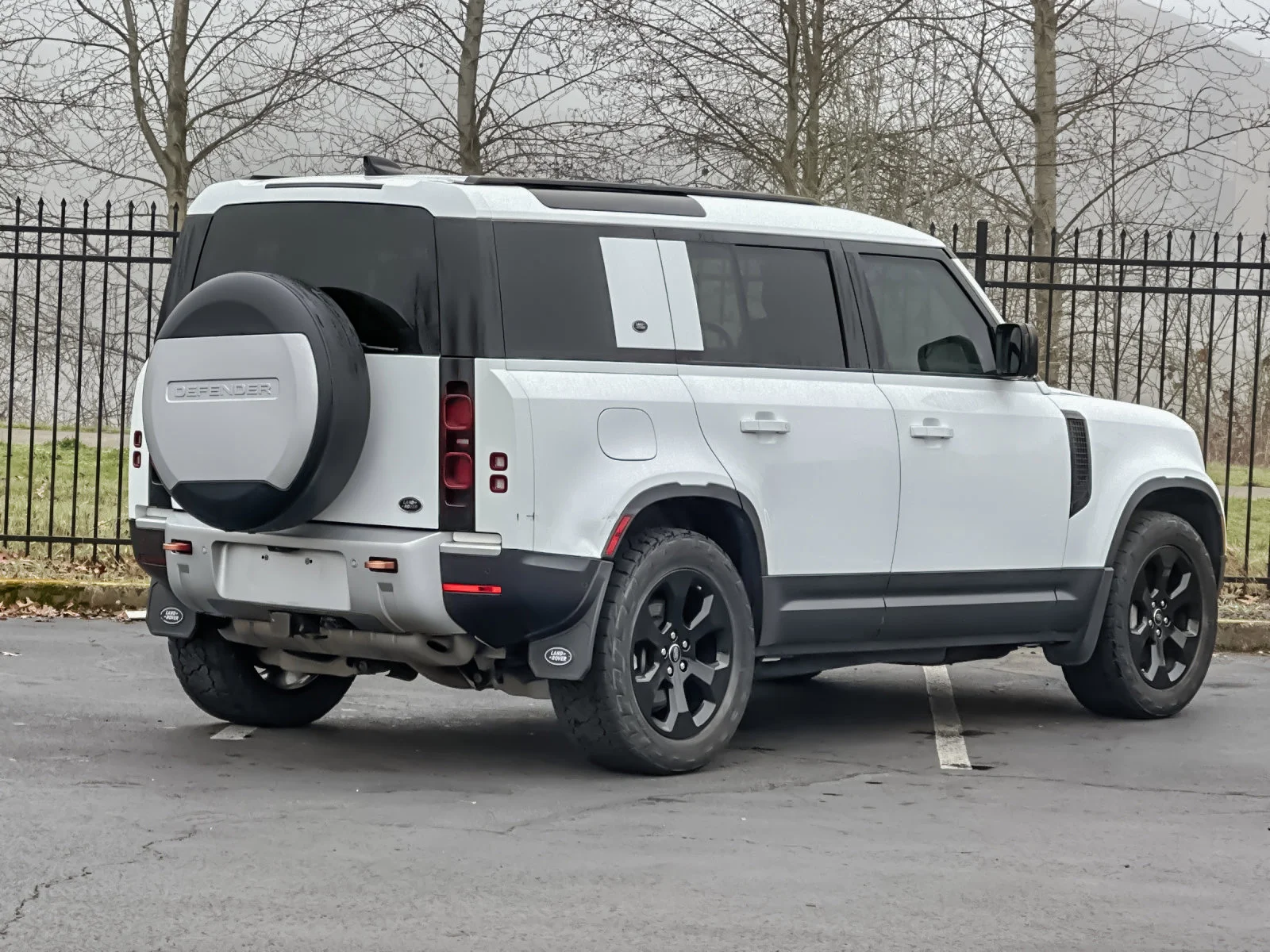 Used 2020  Land Rover  image 4