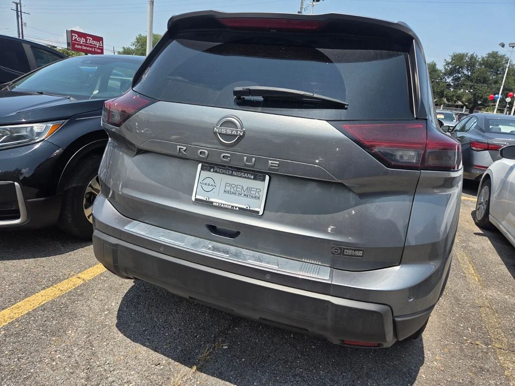 Used 2025 Gray Nissan SV image 5