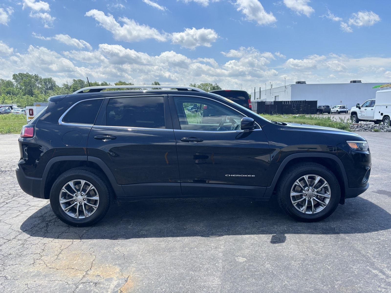 Used 2019 Diamond Black Crystal Pearlcoa Jeep Latitude Plus image 8
