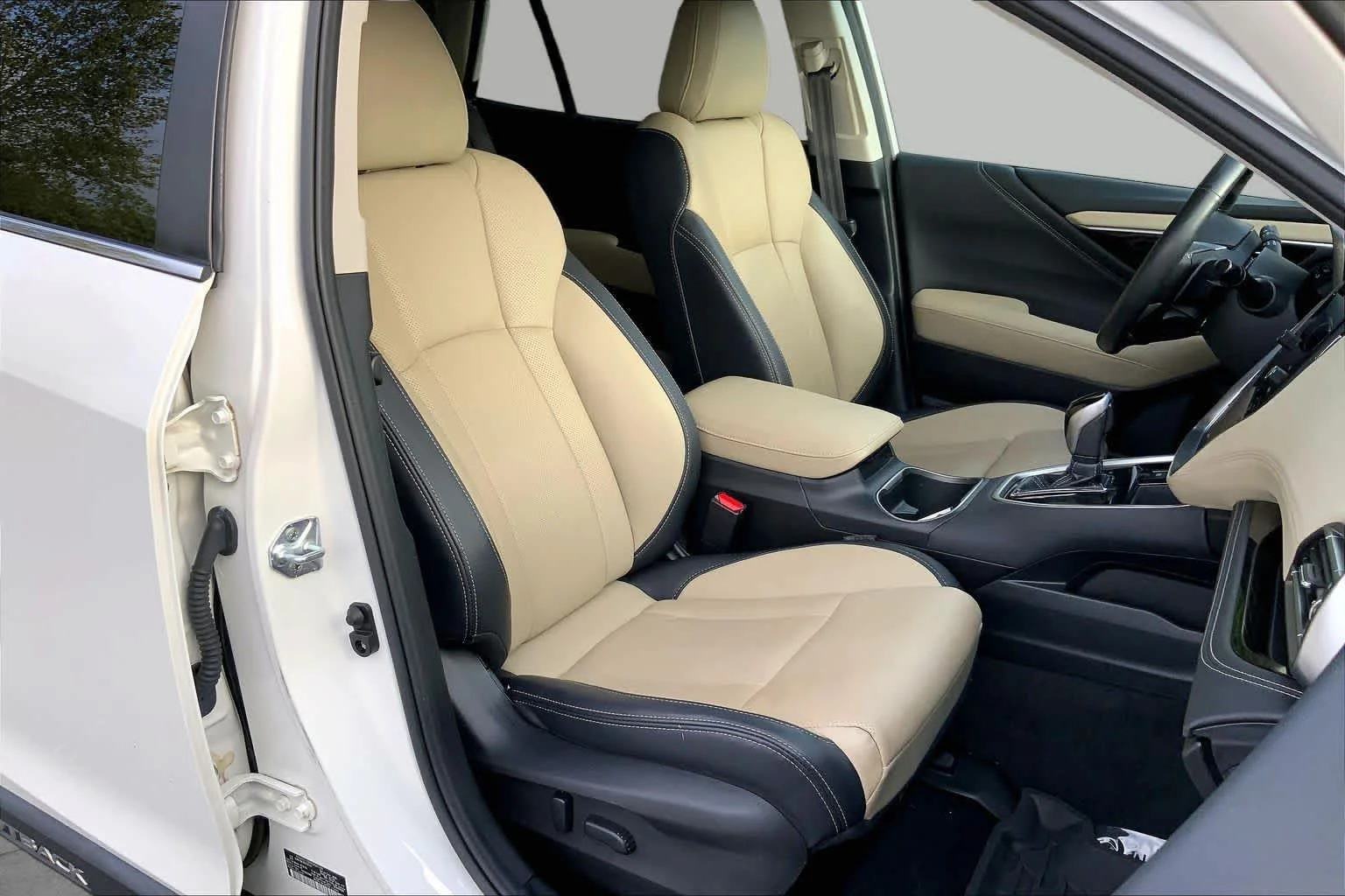 Used 2024 Crystal White Pearl Subaru Limited image 8