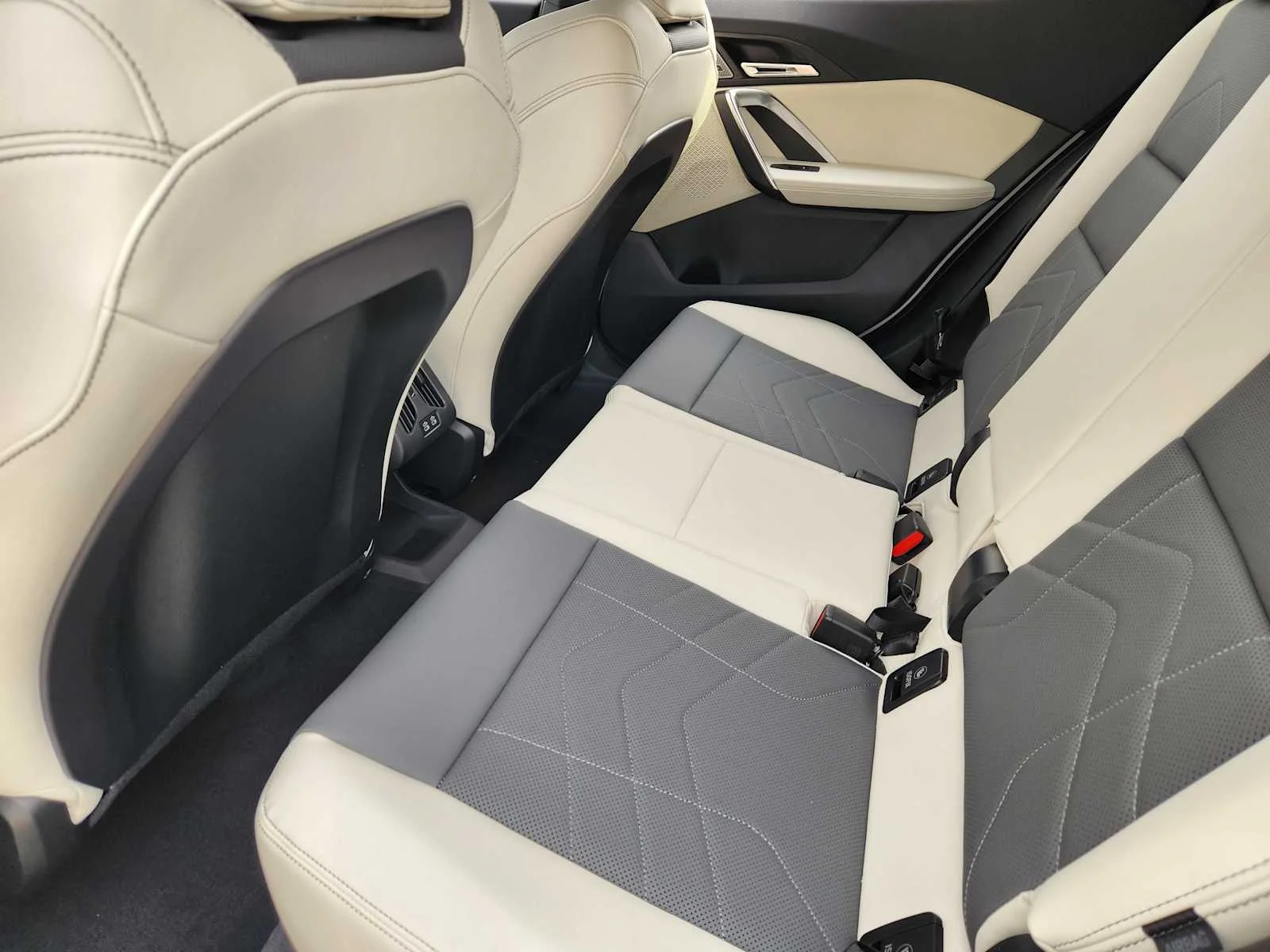 New 2027 Alpine White BMW M35i image 7