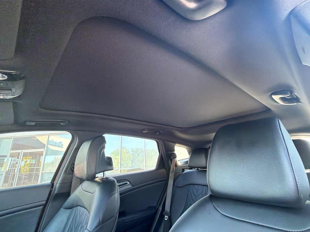 Used 2025 Red Kia X-Line image 16
