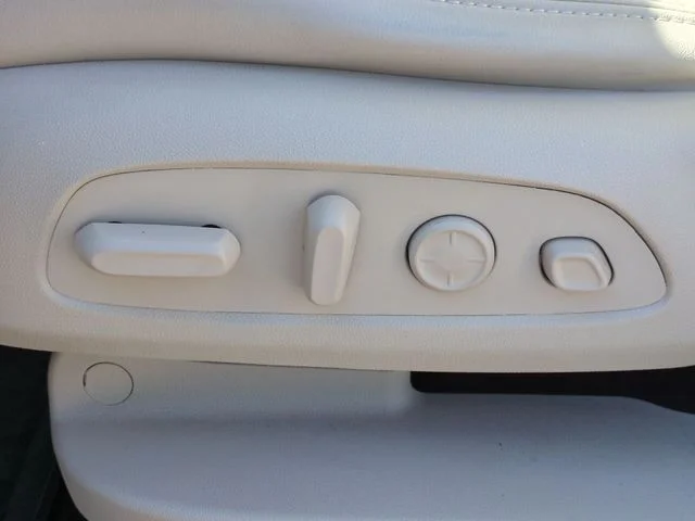 Used 2023 White Buick Avenir image 12