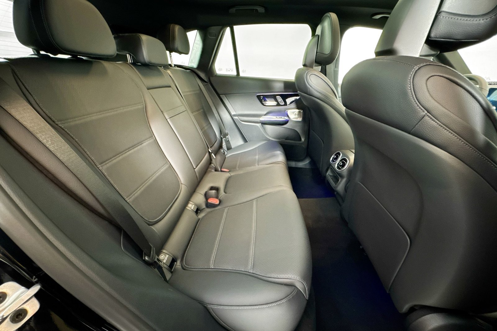 New 2026 Black Mercedes-Benz GLC 300 image 25
