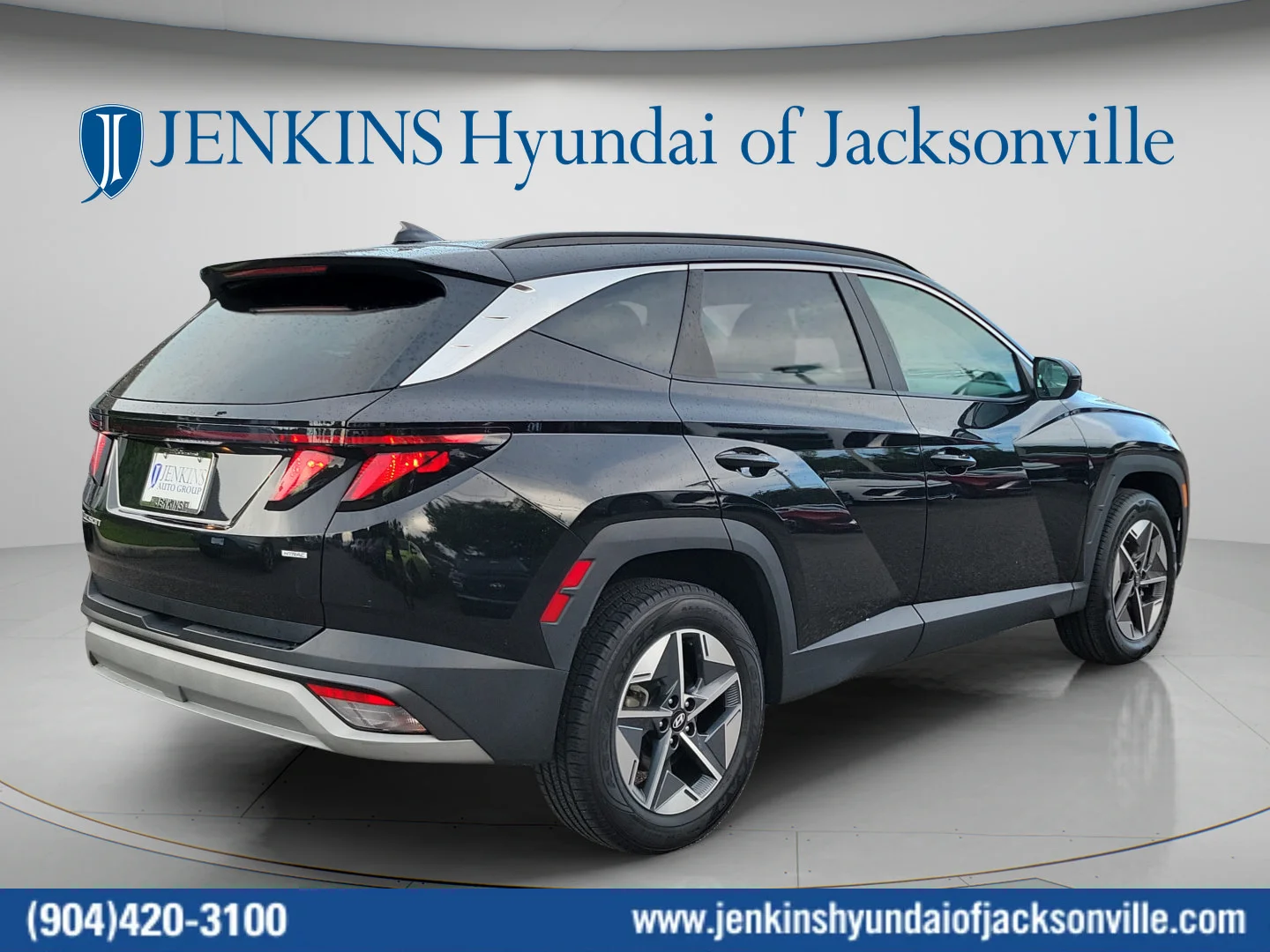 Used 2025 Phantom Black Hyundai SEL image 3