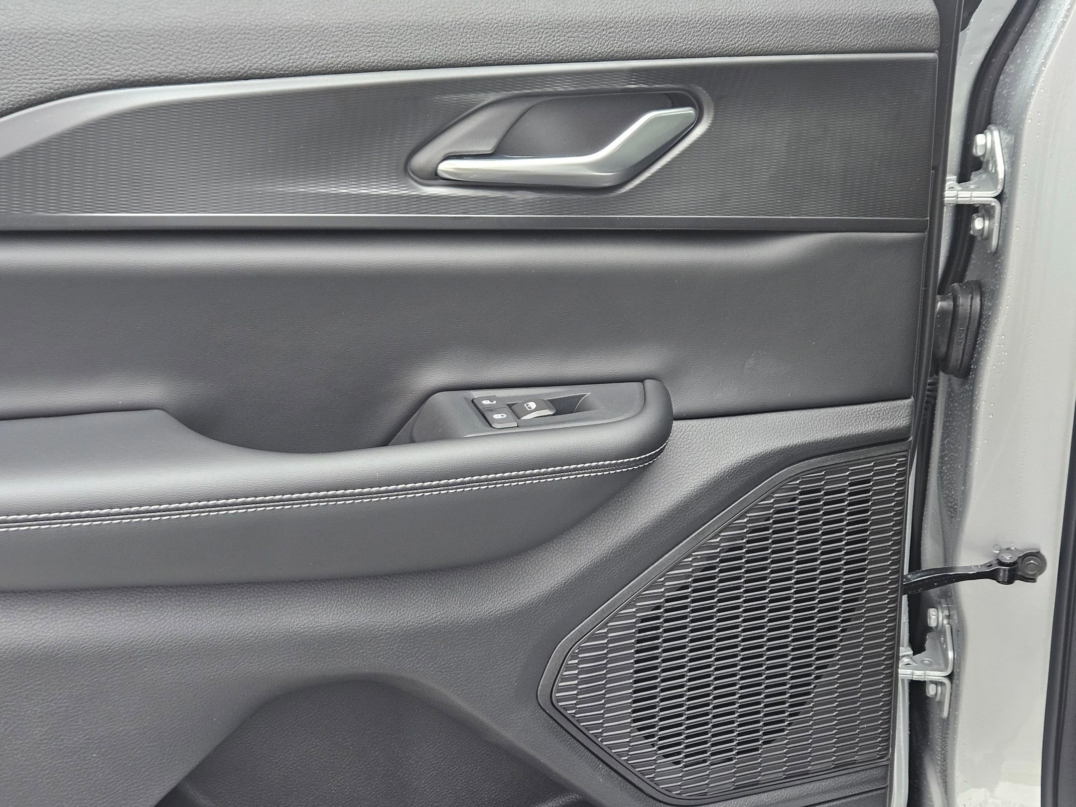 New 2026 Silver Zynith Exterior Paint Jeep Laredo image 22