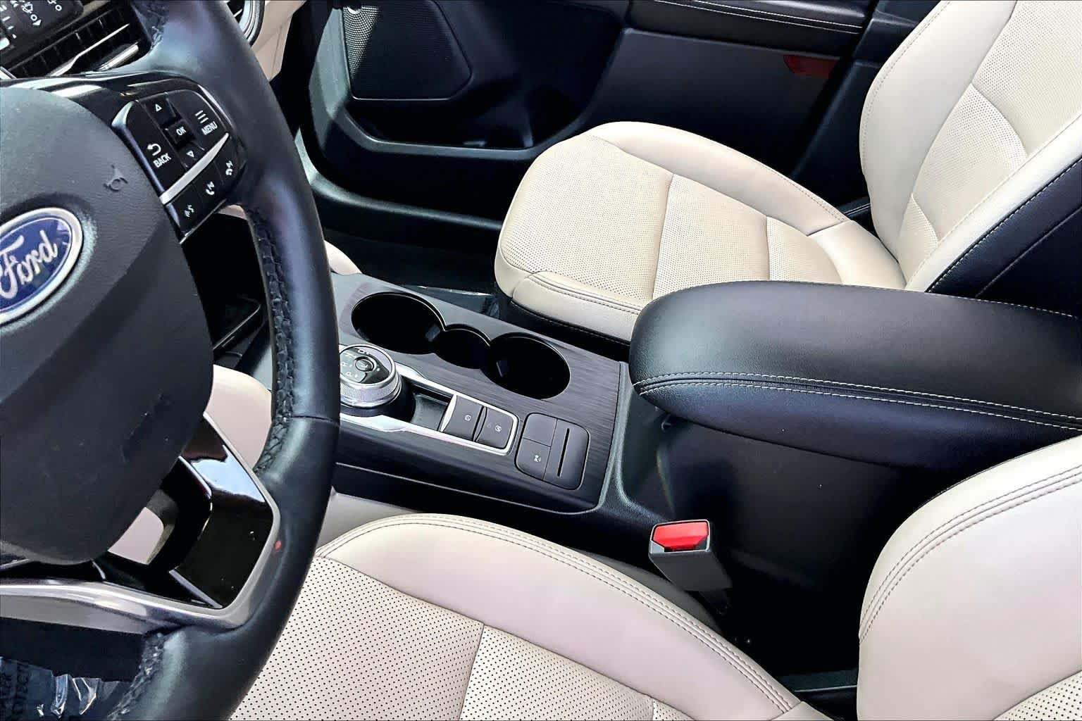 Used 2022 Agate Black Metallic Ford SEL Hybrid image 14