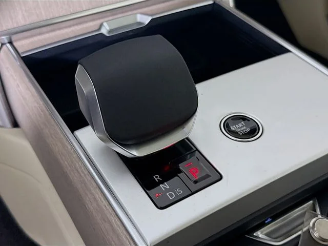 New 2026 Charente Grey Prem Met Land Rover SE image 19