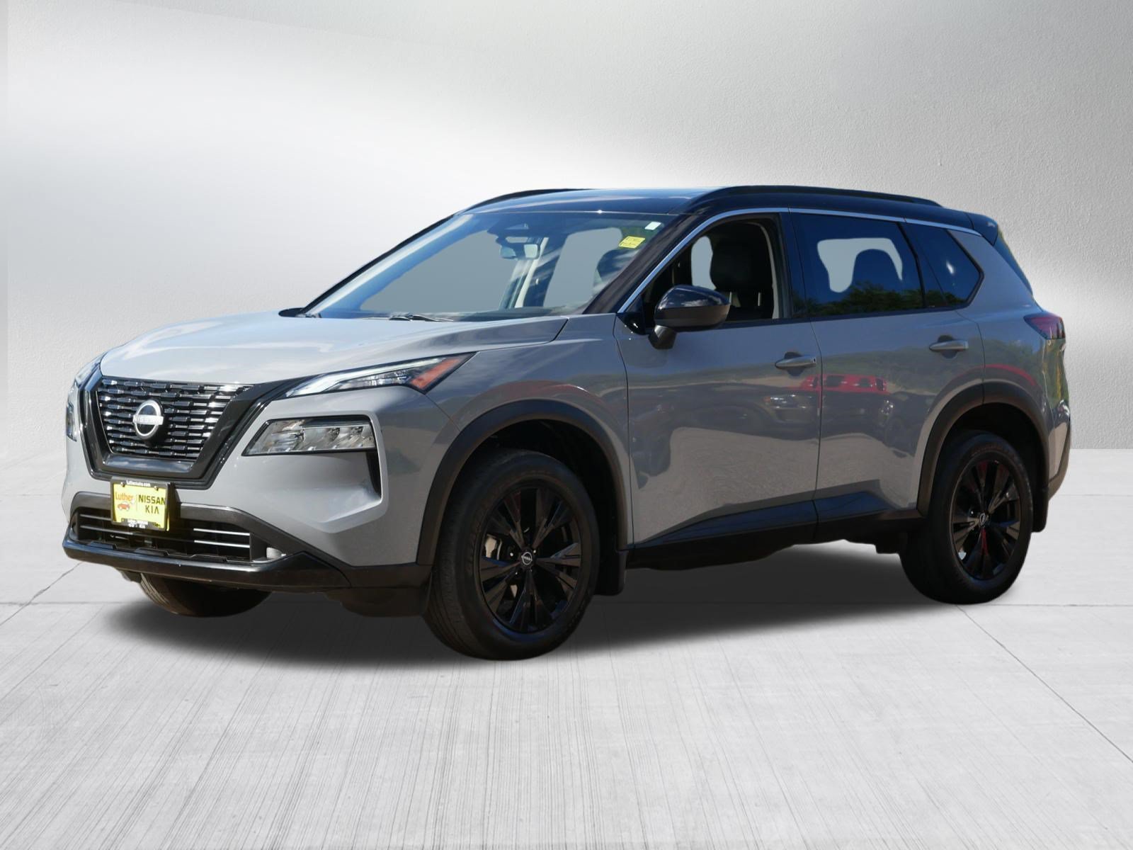 Used 2023 Boulder Gray Pearl/Super Black Nissan SV image 3