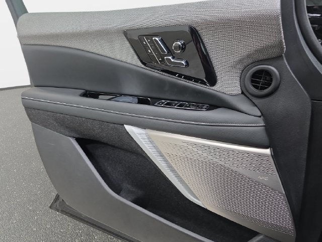 2027 Cadillac OPTIQ Sport - Photo 23