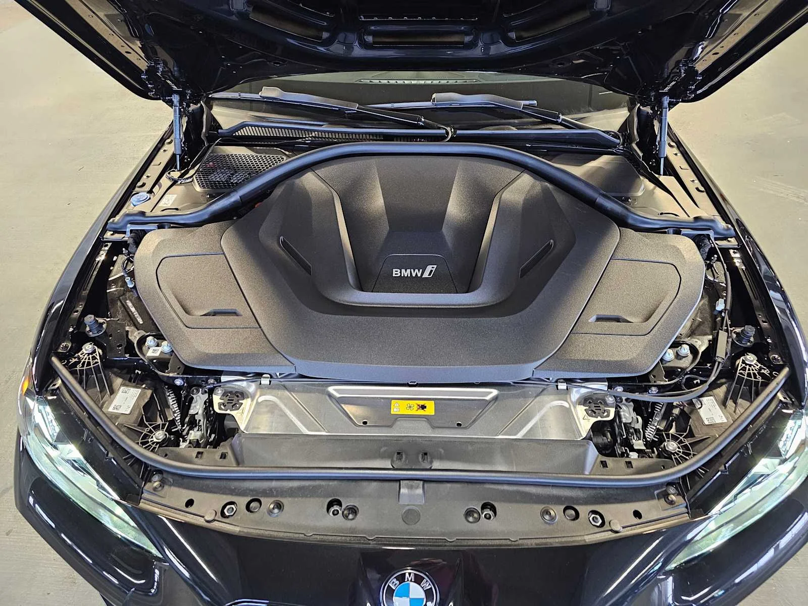 New 2026 Black Sapphire Metallic BMW xDrive40 image 9