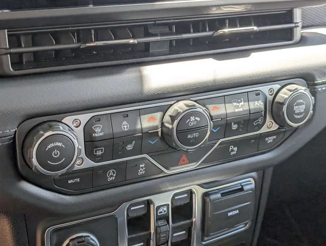 Used 2025 41 Jeep Rubicon X image 18