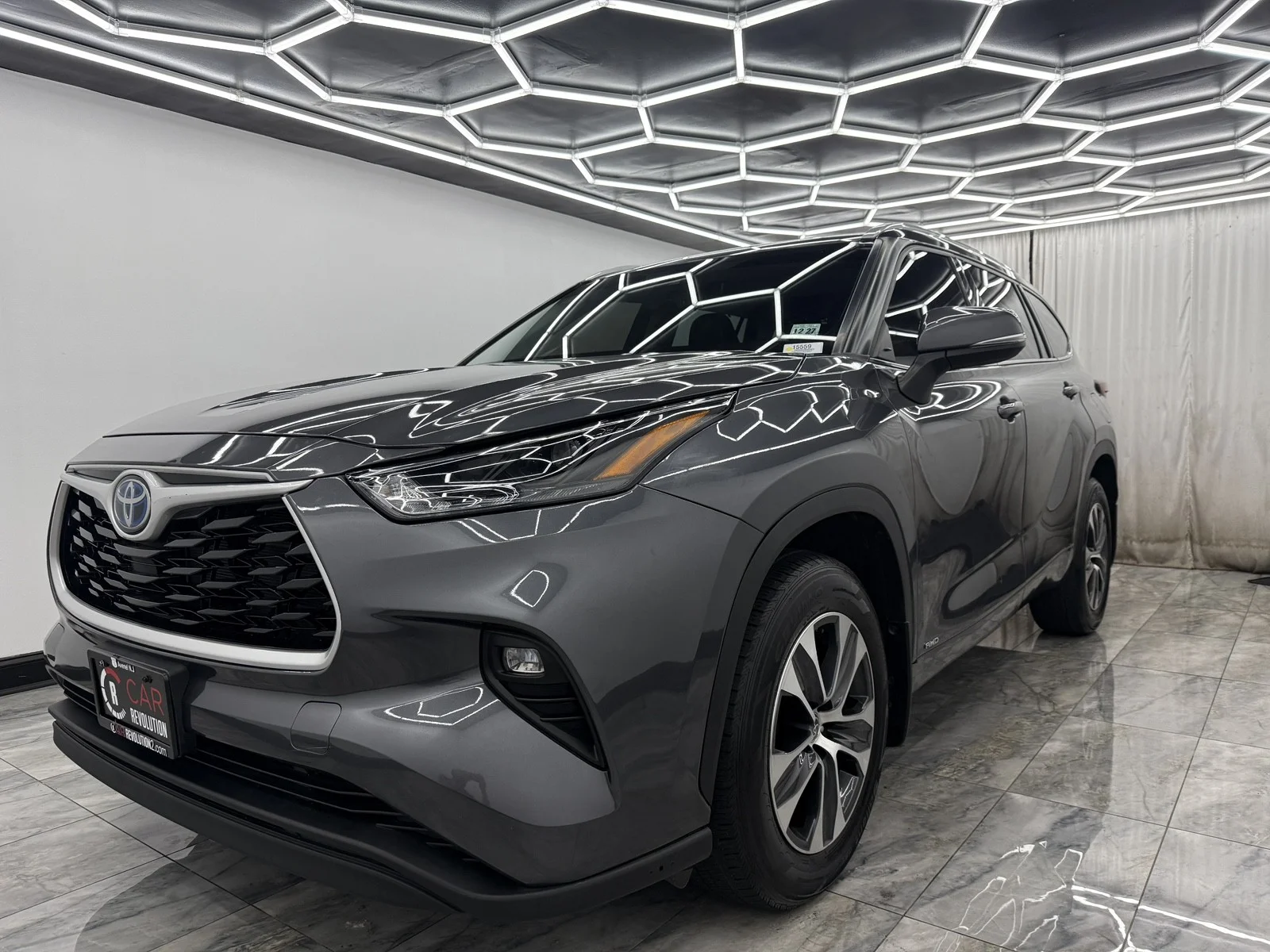 Used 2022 Magnetic Gray Metallic Toyota Hybrid XLE AWD image 3