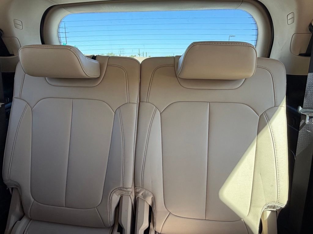 Used 2021 White Jeep Limited image 9