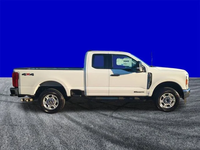 New 2026 Oxford White Ford F-250® XLT image 3