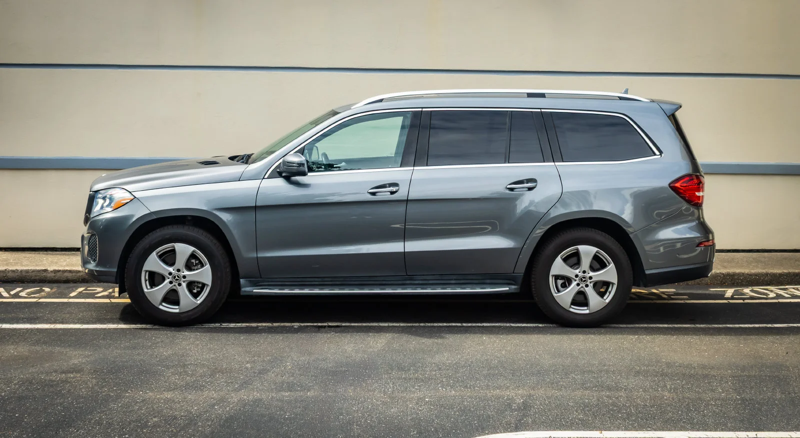 Used 2019 Gray Mercedes-Benz GLS 450 image 4
