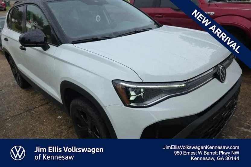 2025 Volkswagen Taos 1.5T SE Black 4Motion's photo