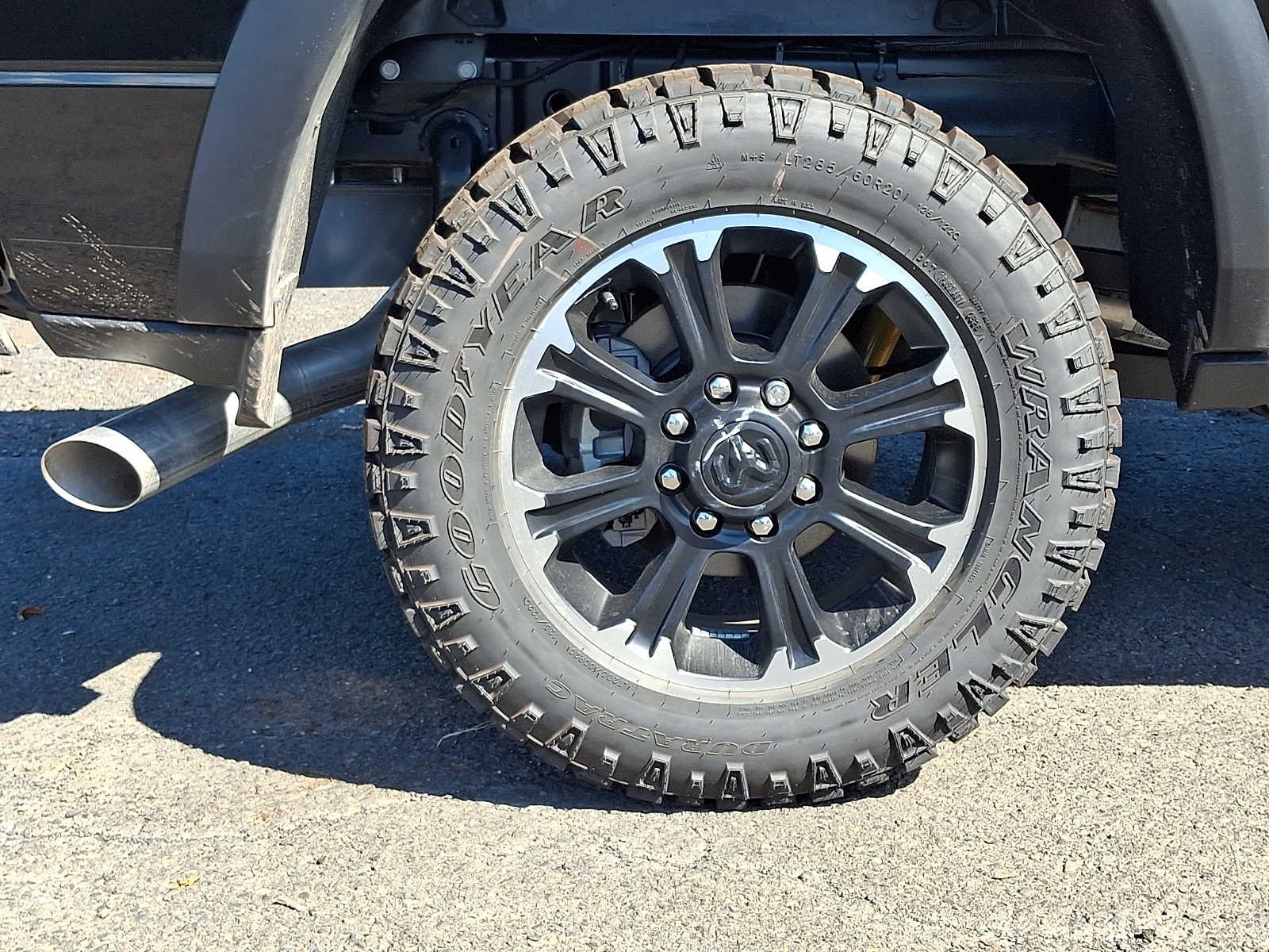 New 2026 Diamond Black Crystal Pearl-Coat Exterior Paint RAM Rebel image 7
