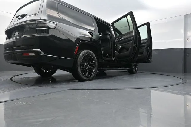 New 2026 High Gloss Black Exterior Paint Jeep Limited Reserve image 32