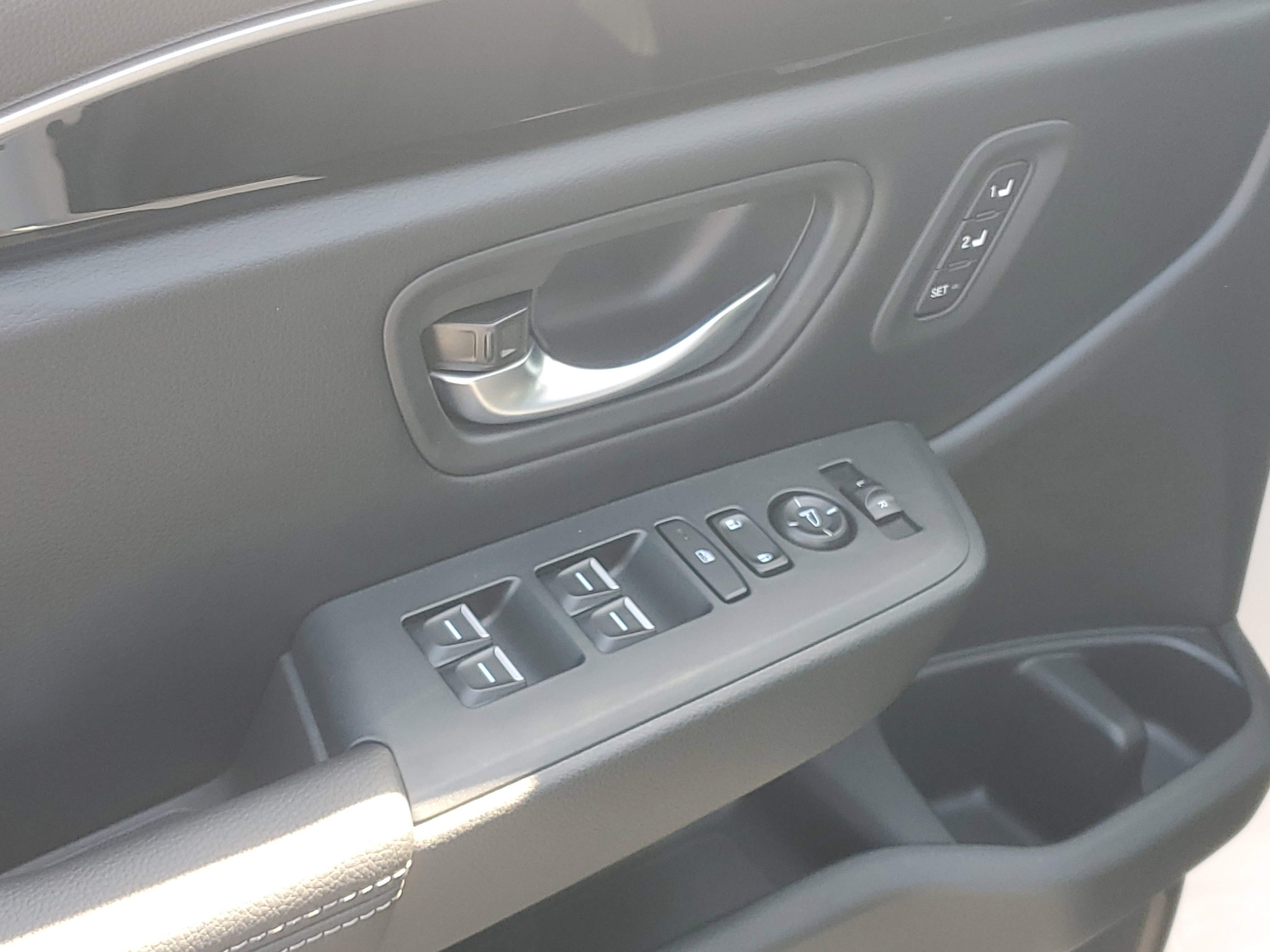 Used 2025 Platinum White Pearl Honda Touring image 22