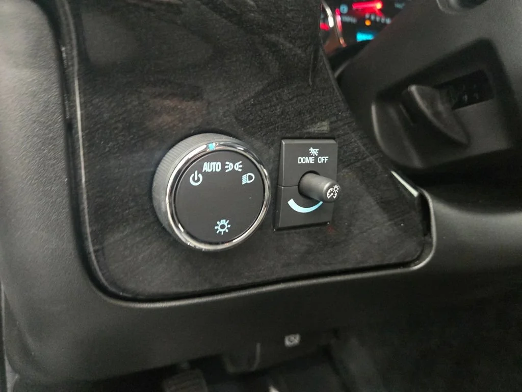 Used 2020 Summit White Chevrolet WT image 20