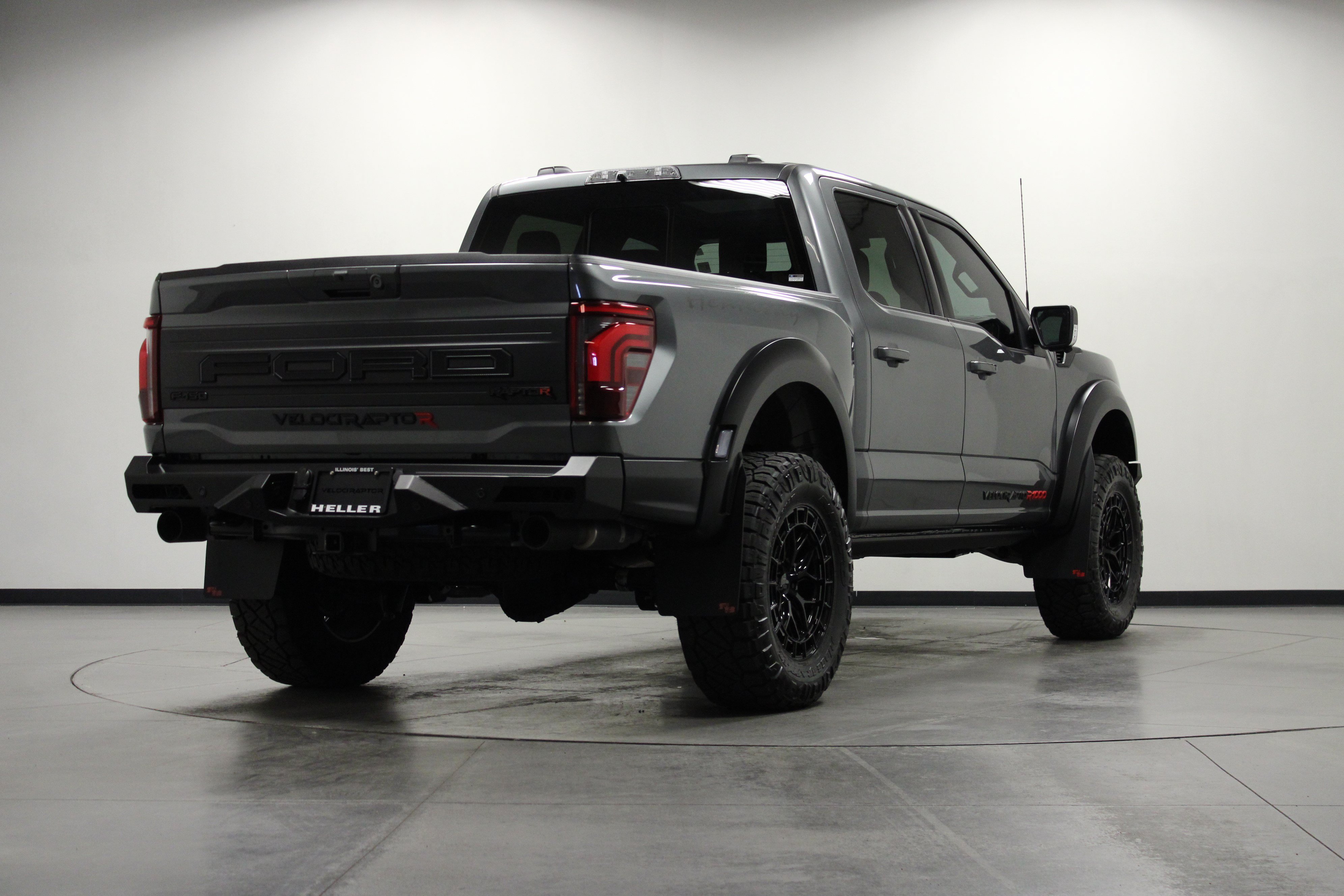 Used 2025 Carbonized Gray Metallic Ford Raptor R image 4
