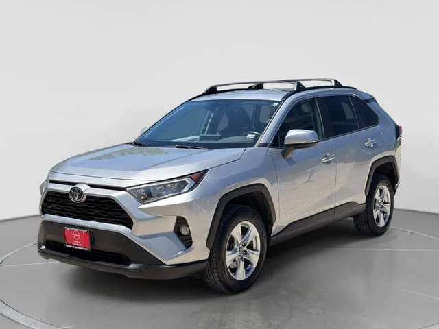 Used 2020 Silver Toyota XLE image 8