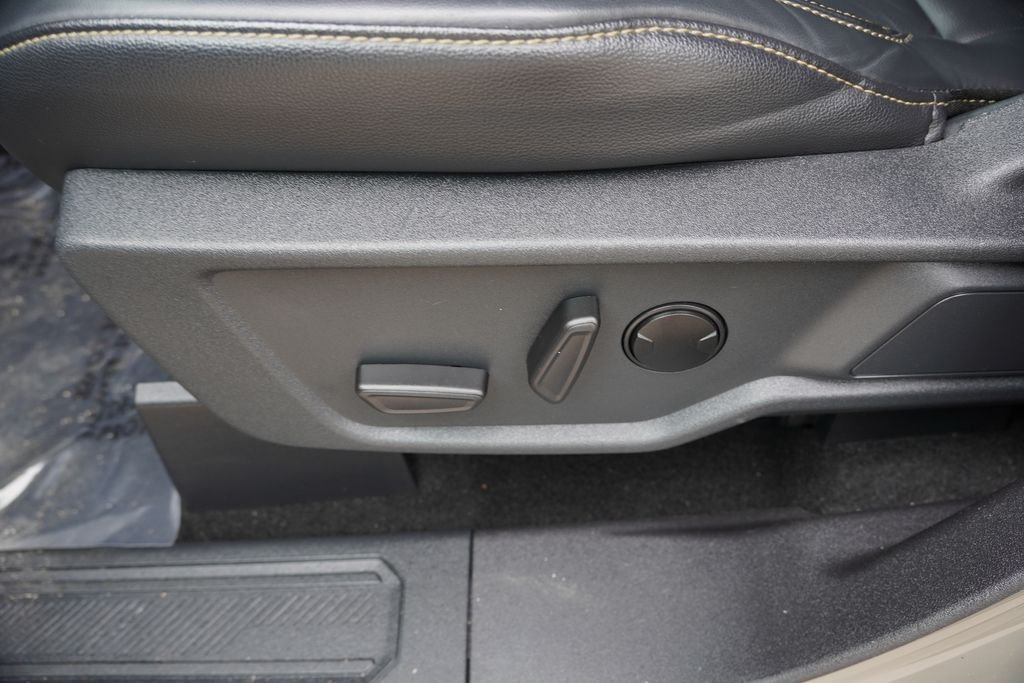 Used 2025 Gray Ford Badlands image 25