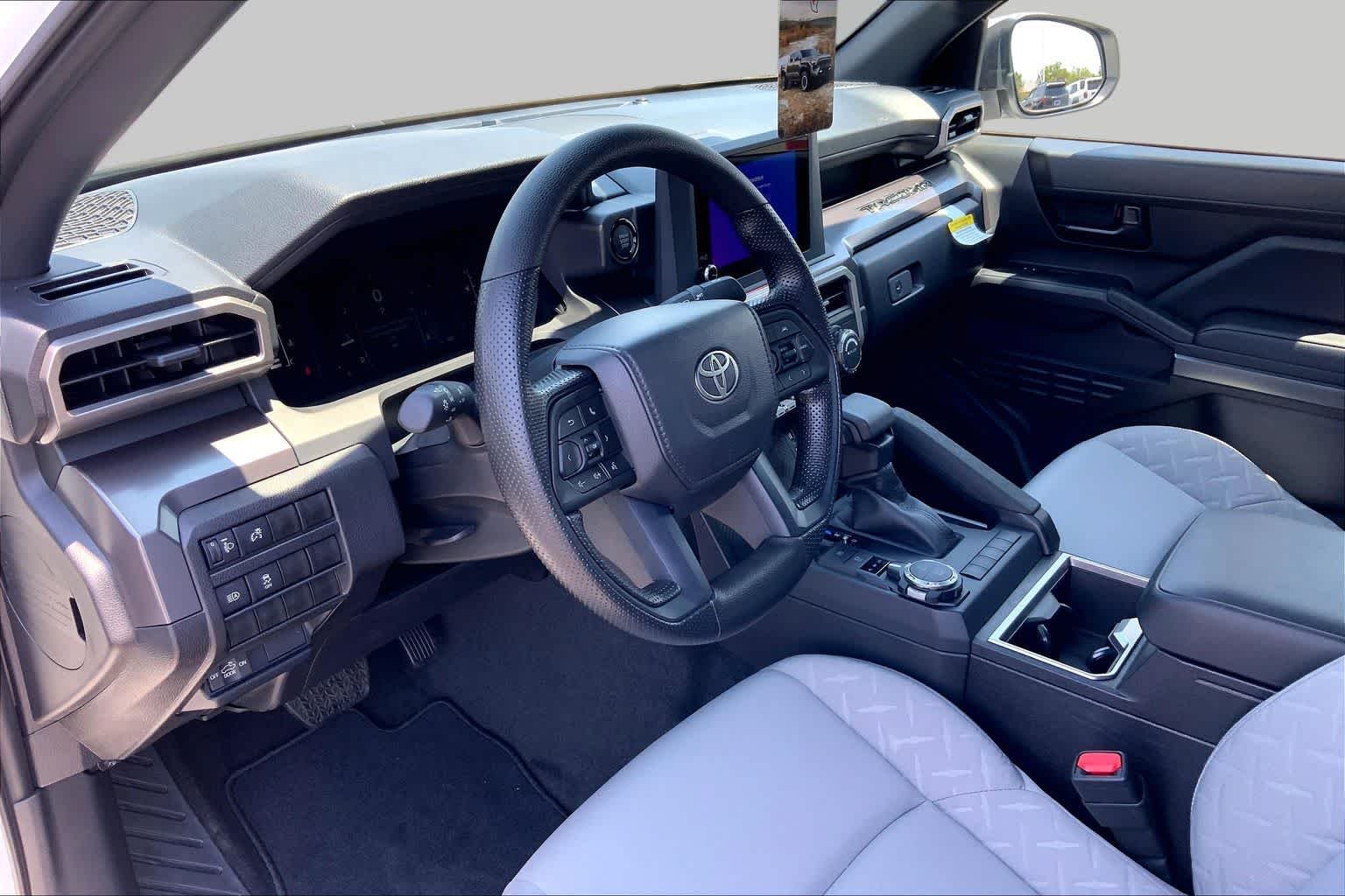 2026 Toyota Tacoma SR5 - Photo 8