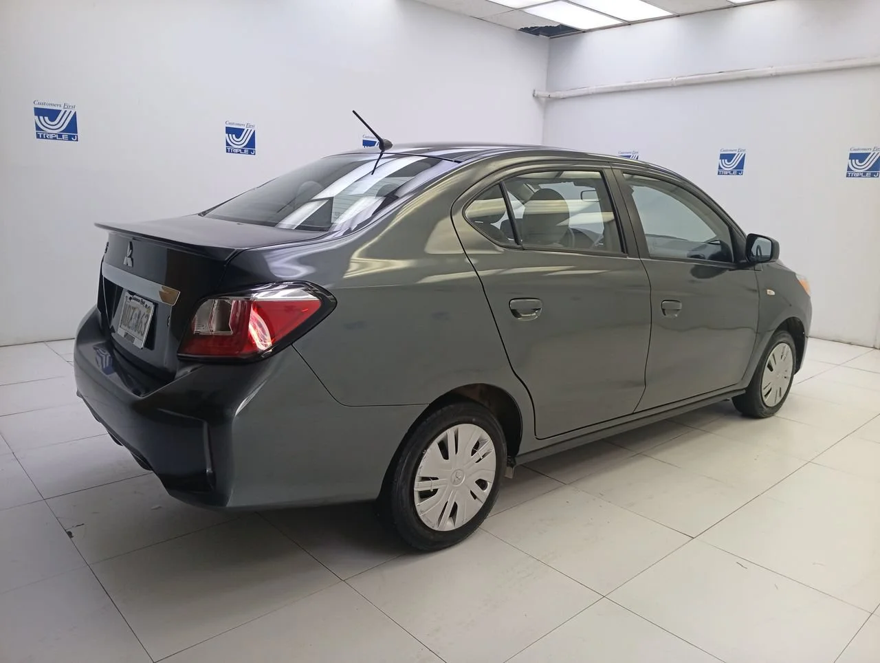 Used 2024 Graphite Gray Mitsubishi ES image 8