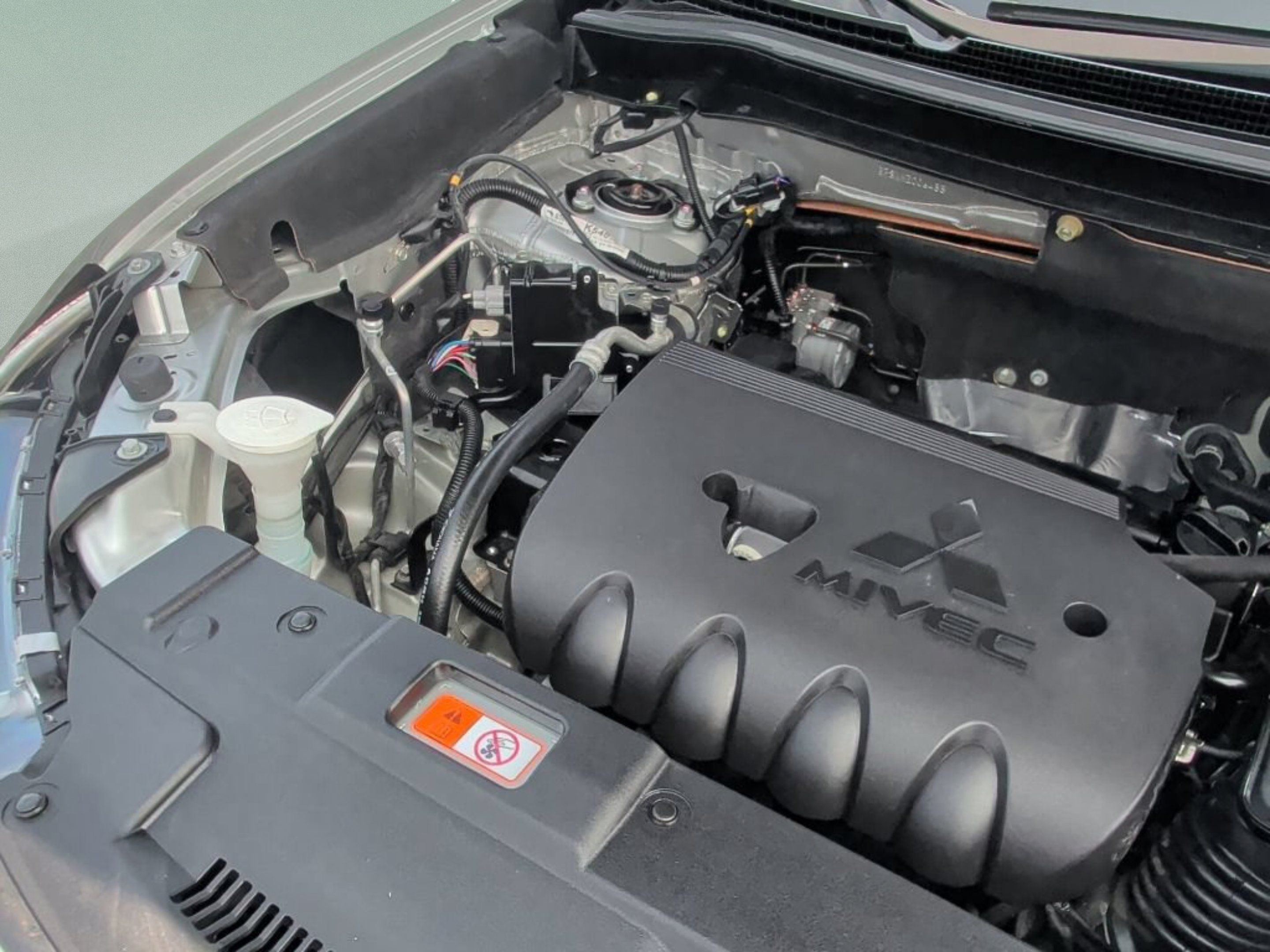 Used 2019 Silver Mitsubishi ES image 13