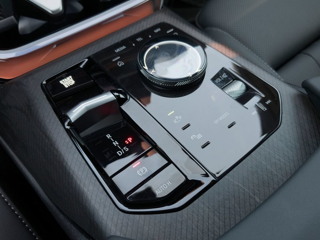 Used 2026 Skyscraper Grey Metallic BMW 30 xDrive image 11