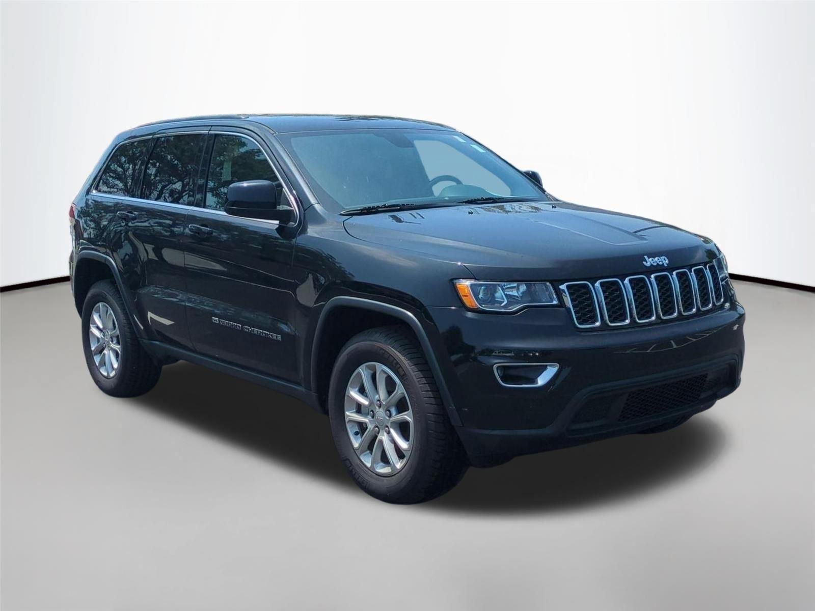 Used 2022 Diamond Black Crystal Pearlcoat Jeep Laredo X image 7