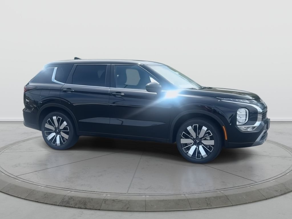 New 2026 LABRADOR BLK PR Mitsubishi SE image 8
