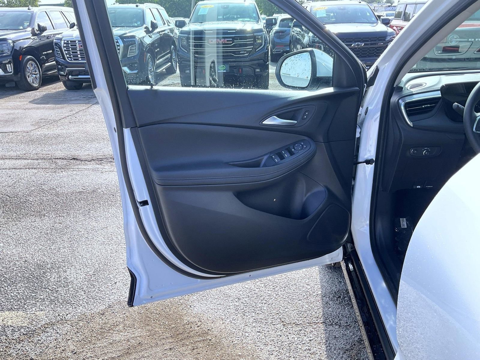 2026 Buick Encore GX Sport Touring - Photo 9