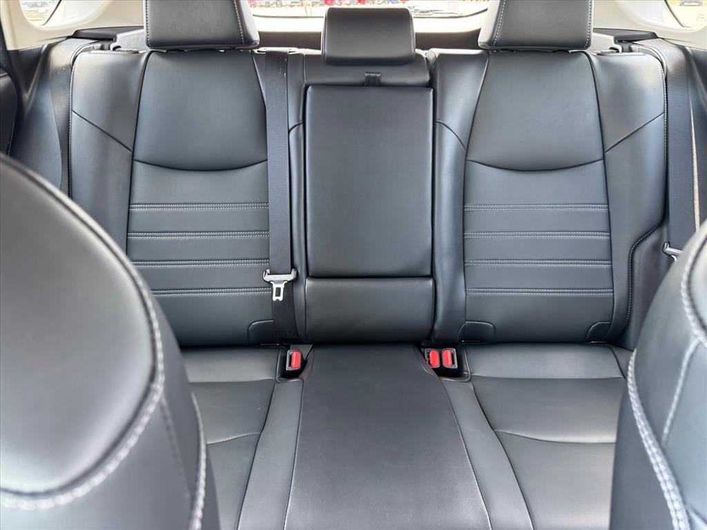 Used 2023 SILVER SKY METALLIC Toyota XLE Premium image 17