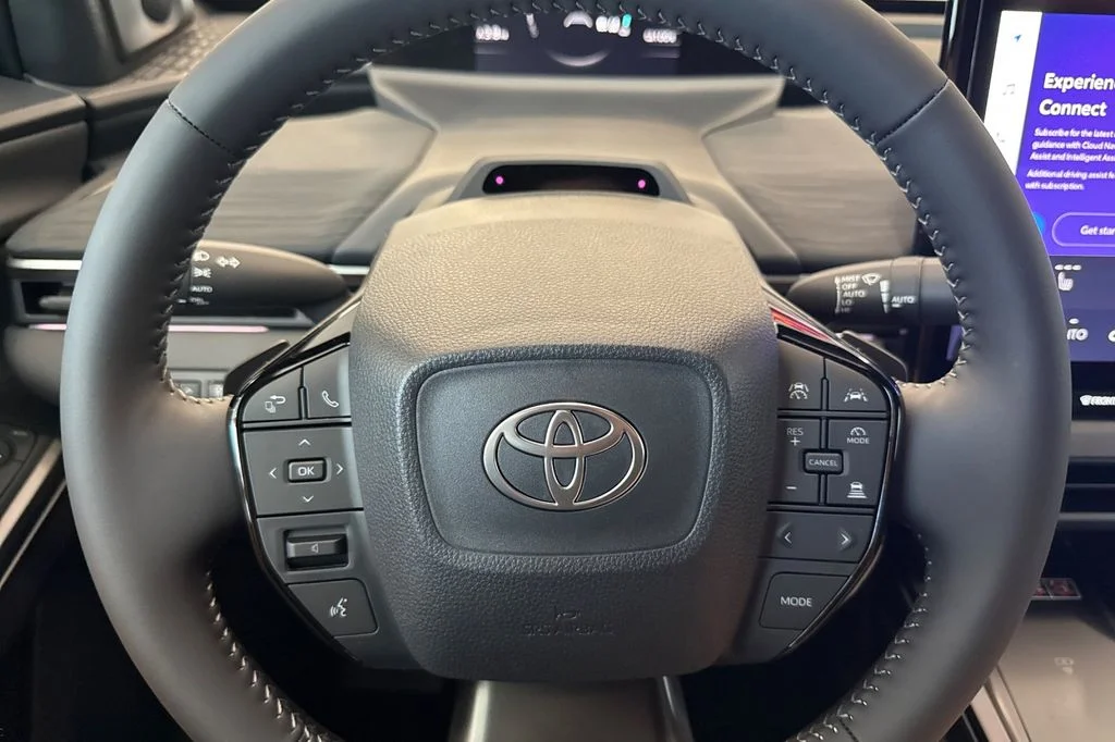 New 2026 Wind Chill Pearl with Midnight Black Metallic roof <sup>1</sup> Toyota  XSE image 23