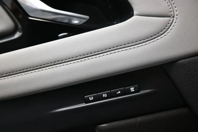 Used 2020  Land Rover First Edition image 15