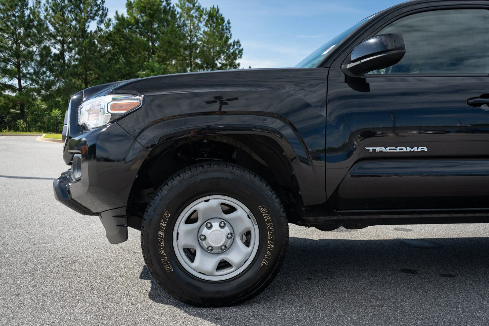 Used 2022 Black Toyota SR5 image 4