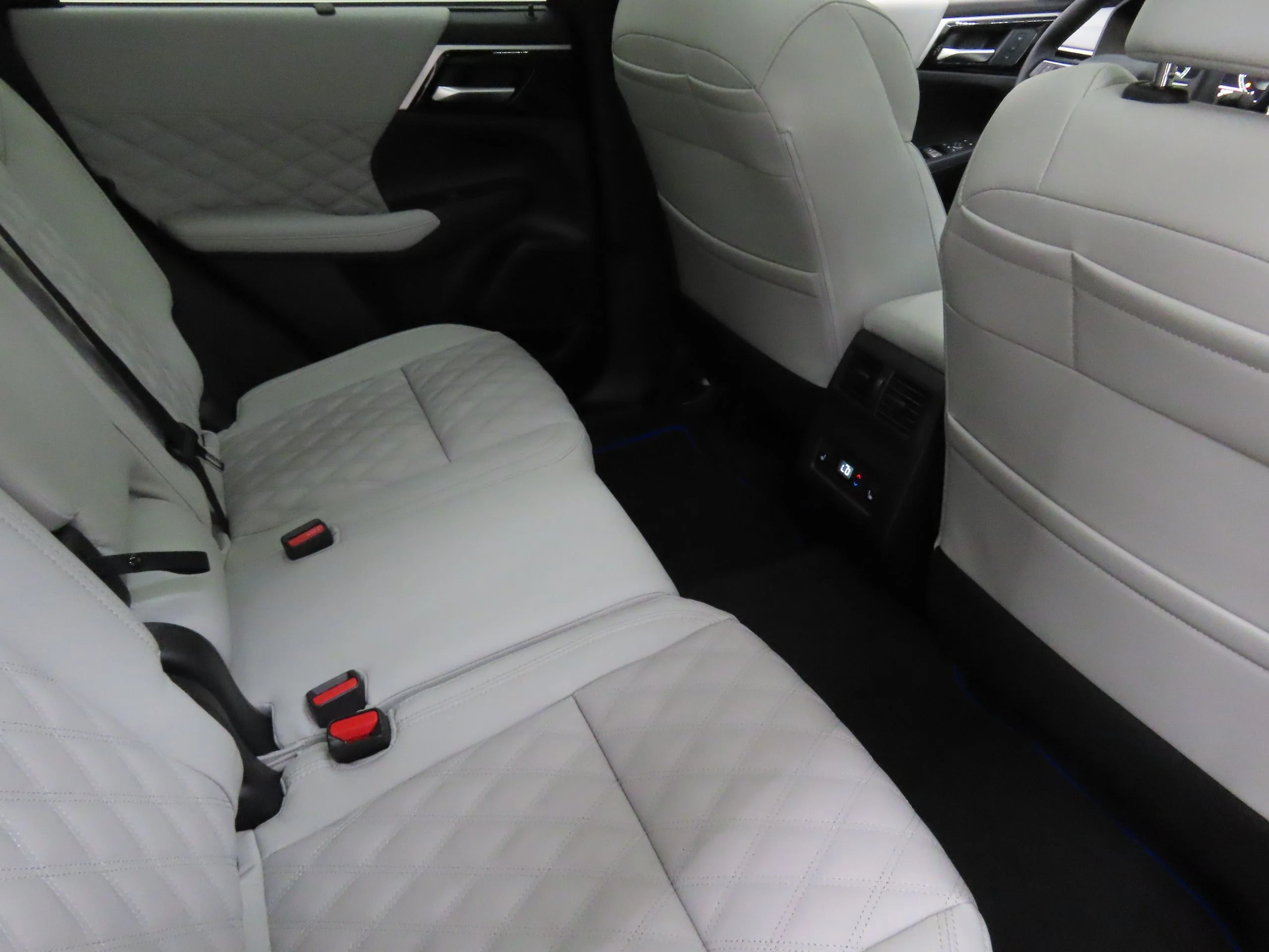 2025 Mitsubishi Outlander Plug-in Hybrid SEL - Photo 24