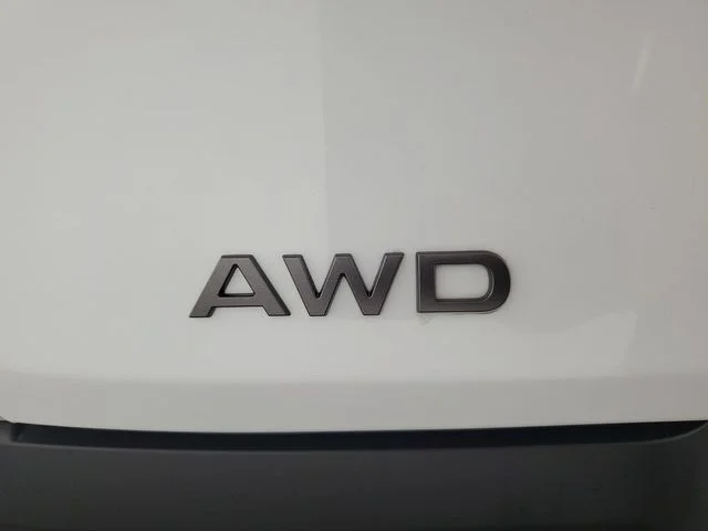New 2025 Two-tone Everest White TriCoat / Super Black Nissan SL image 10