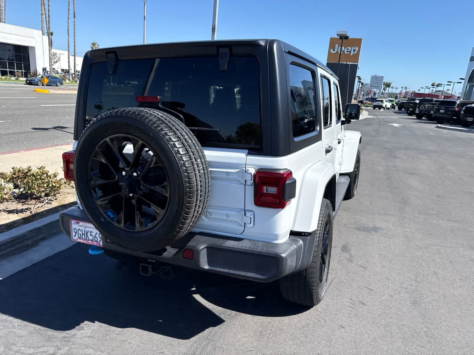 Used 2023 Bright White Clearcoat Jeep Sahara image 15